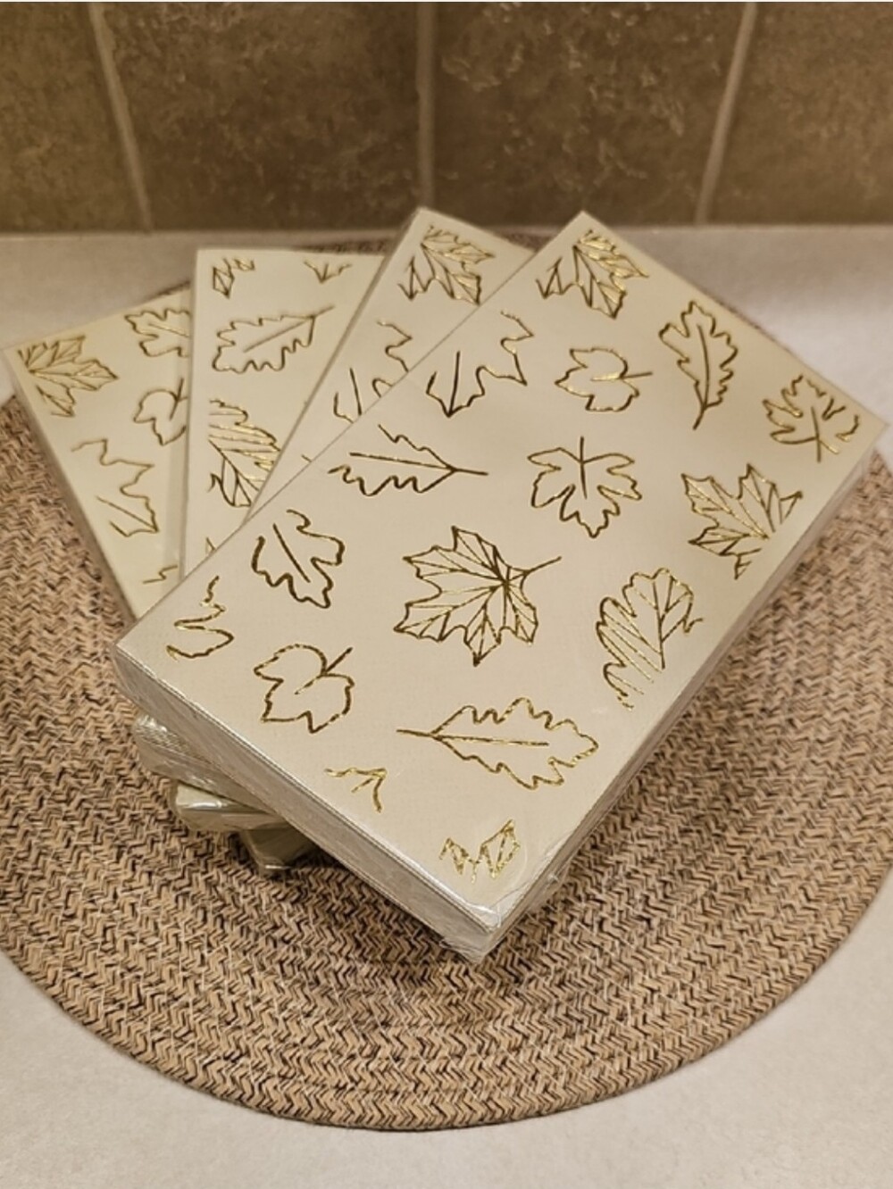 Spritz 4pks. Of Gold Leaves Falling Paper Guests Towels